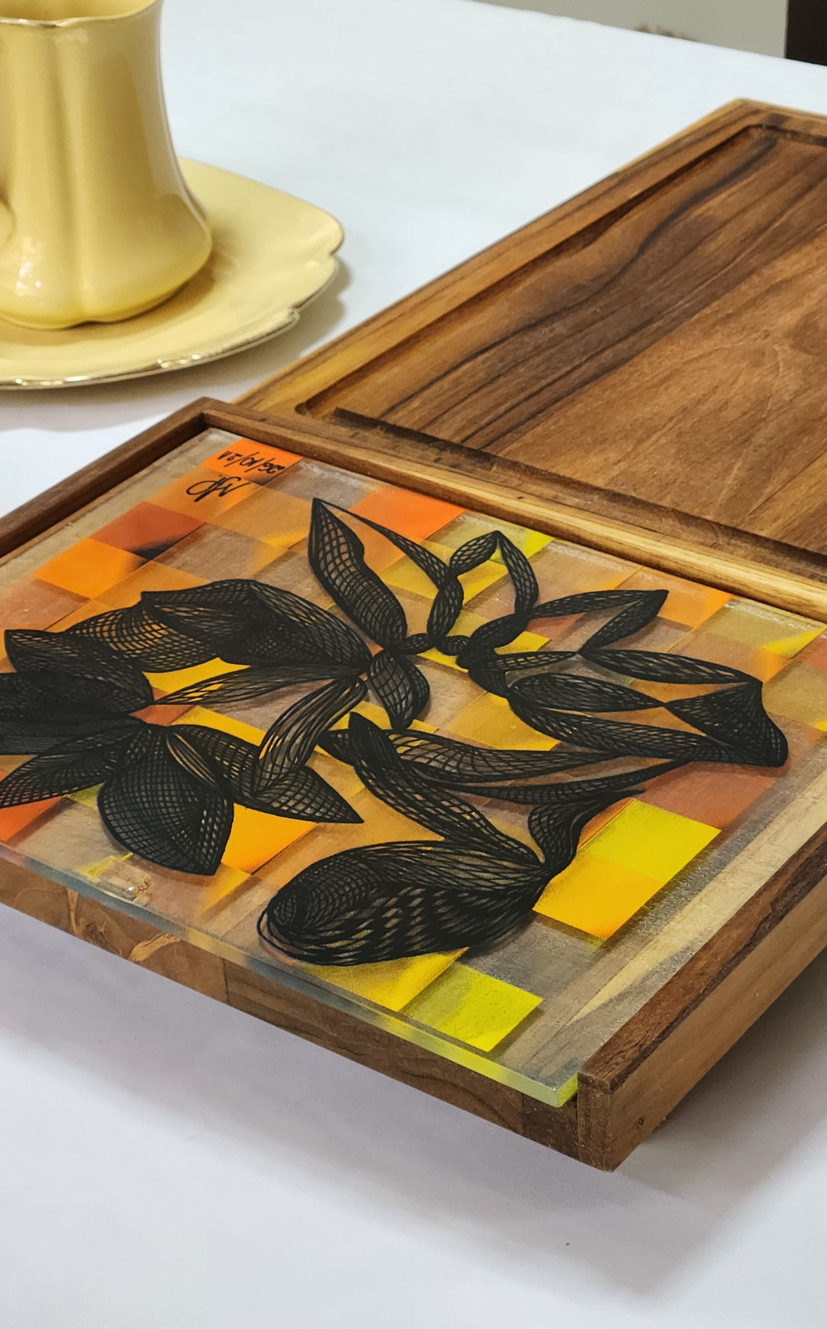 Tábua em Vidro e Madeira