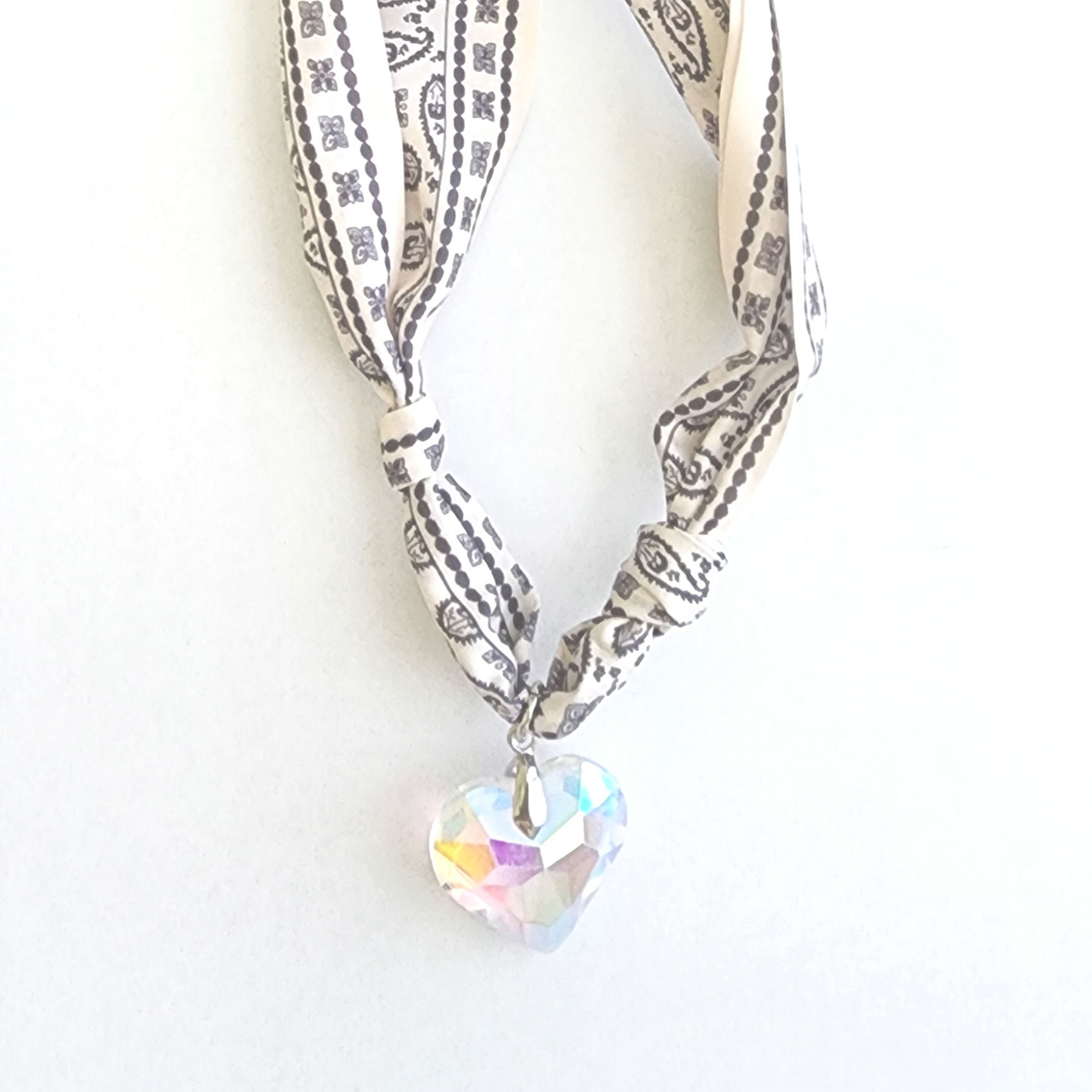 #05. Tie Heart Necklace