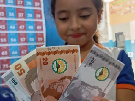 Educação Financeira na Prática!Hoje foi dia da turma 101/201 aprender brincando aqui na Escola Municipal José Anastácio Rodrigues