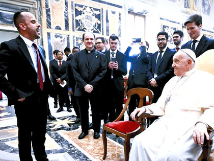 FRANCISCUS RIP - "Mariconeo" Apud Francisco, Papa. Canta Jota al Papa. Denunciado por Homosexualidad, y por Acoso a un Seminarista ante el Juzgado