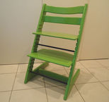 アボカドカラーの成長するチェア STOKKE TRIPPTRAPP