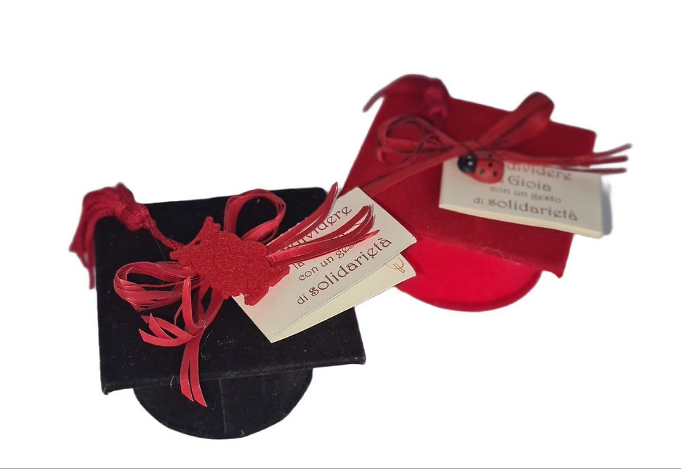 Miniatura: Tocco laurea (rosso e nero)