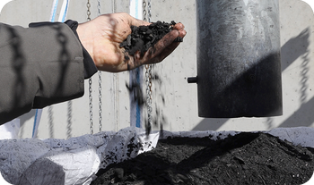 Industriell und manuell hergestellte Pflanzenkohle – was sind die Unterschiede?