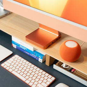 iMac 24 pouces M4 orange avec enceinte Homepod assorti