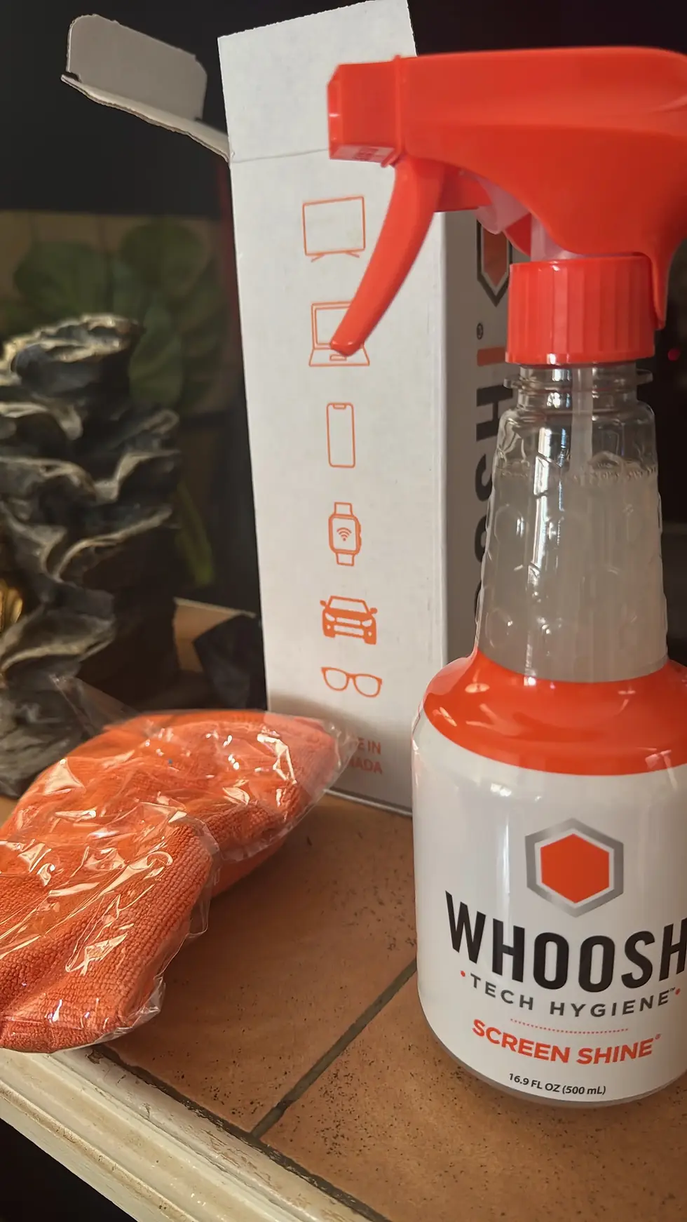 Téléviseur 4K photographié par LANDPC lors d’un test du nettoyant écran WHOOSH! Pro 500 ml.