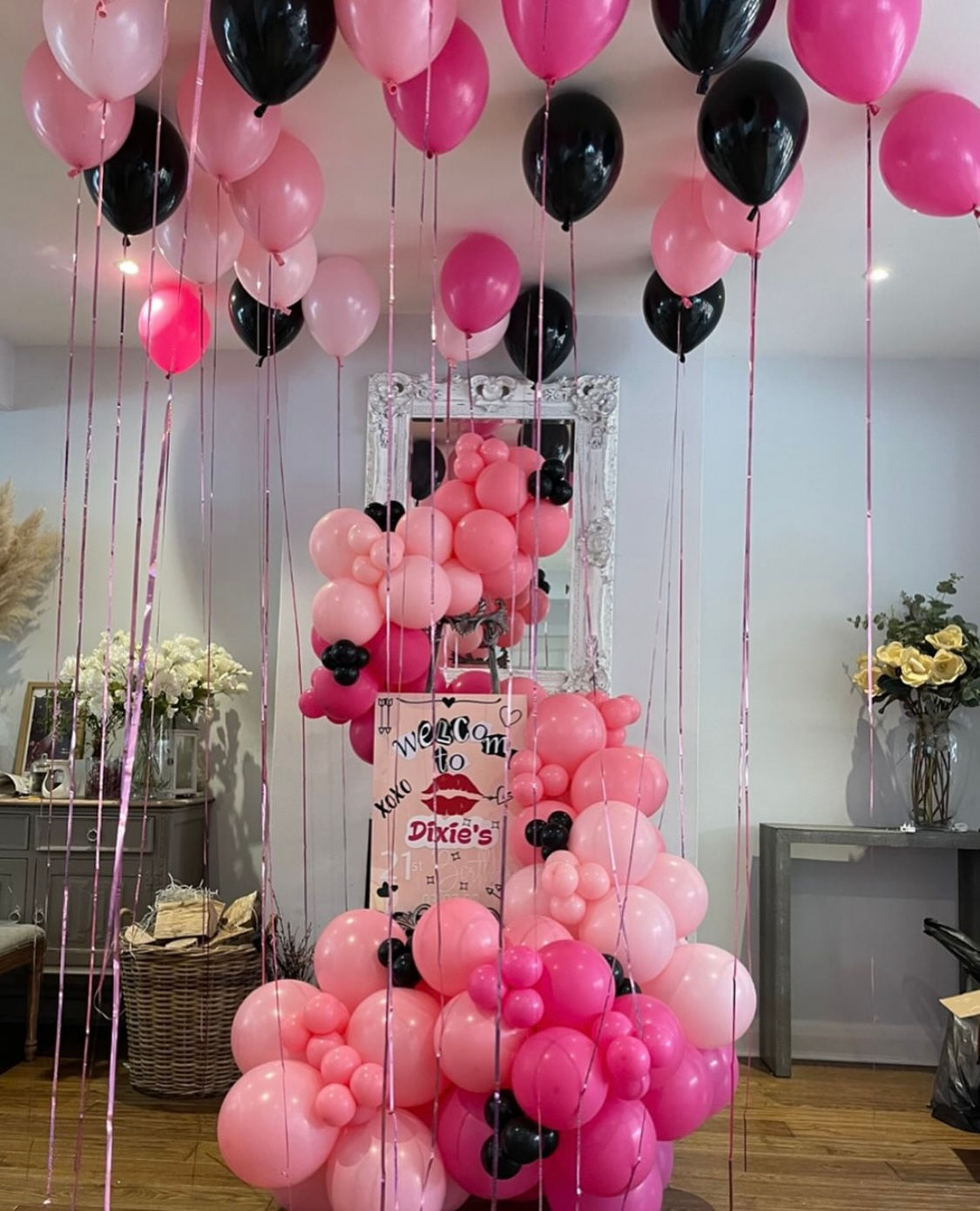 Easel & Floating ceiling balloons 