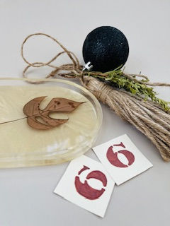 Thumbnail: No 66 Porte Savon Incursion de plantes en résine époxy.