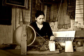 Menenun Sebagai Syarat Nikah