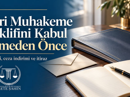 Seri muhakeme teklifinin değerlendirilmesini temsil eden dosya, kalem ve Avukat Mete ŞAHİN logosu