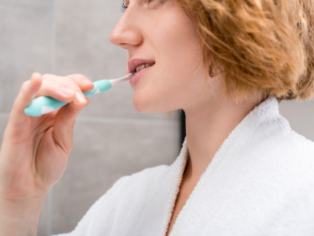 Entenda quais são as causas e como tratar o mau hálito