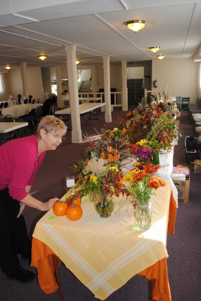 Nov 13 2013 St Thomas Mkt Linda helping