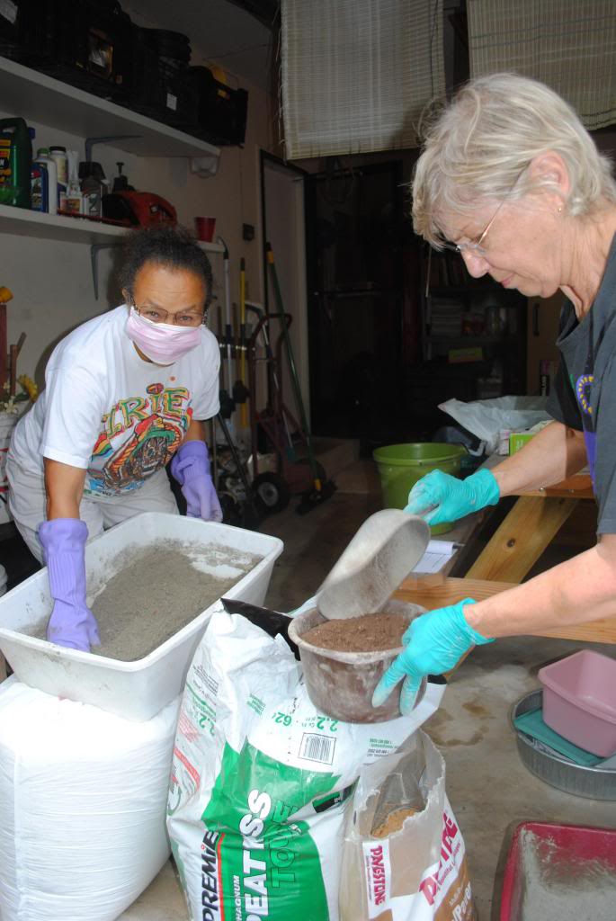 Jun 2013 Lenay's hypertufa class Gilda a