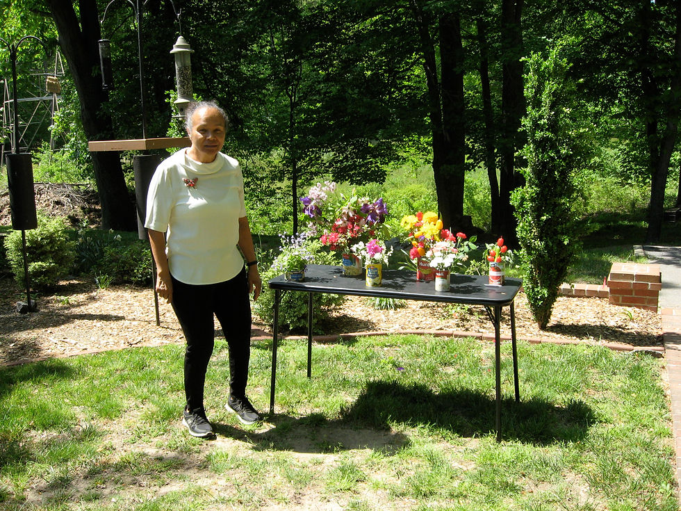 Gilda Allen judging the contest
