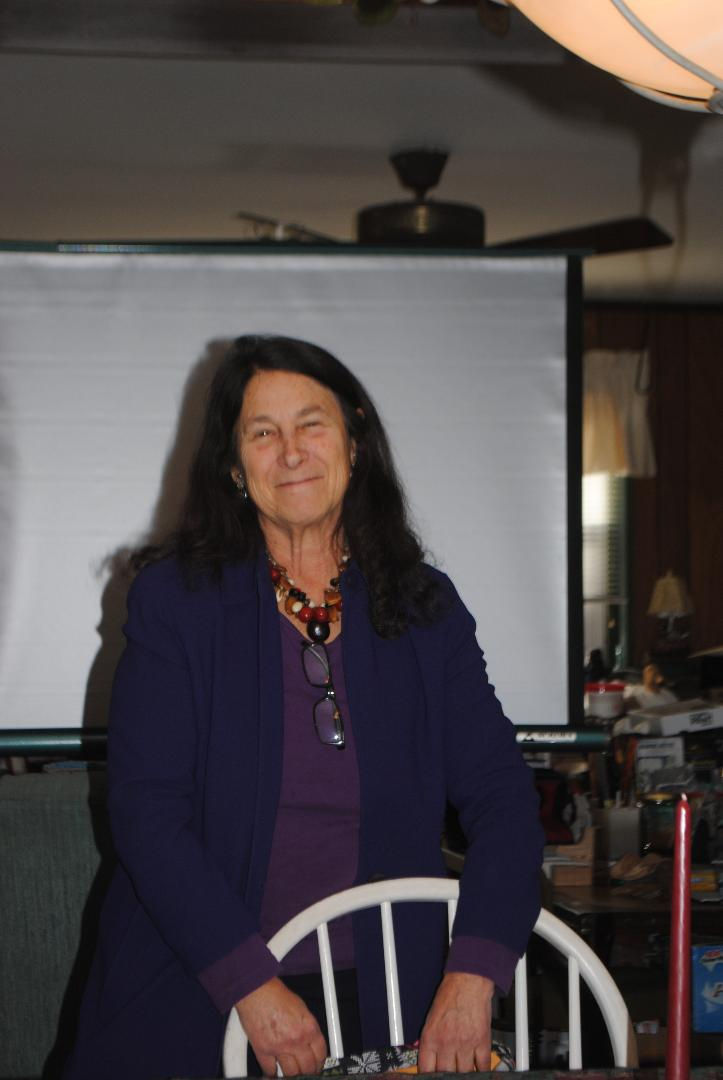Presenter Claudia Raskin