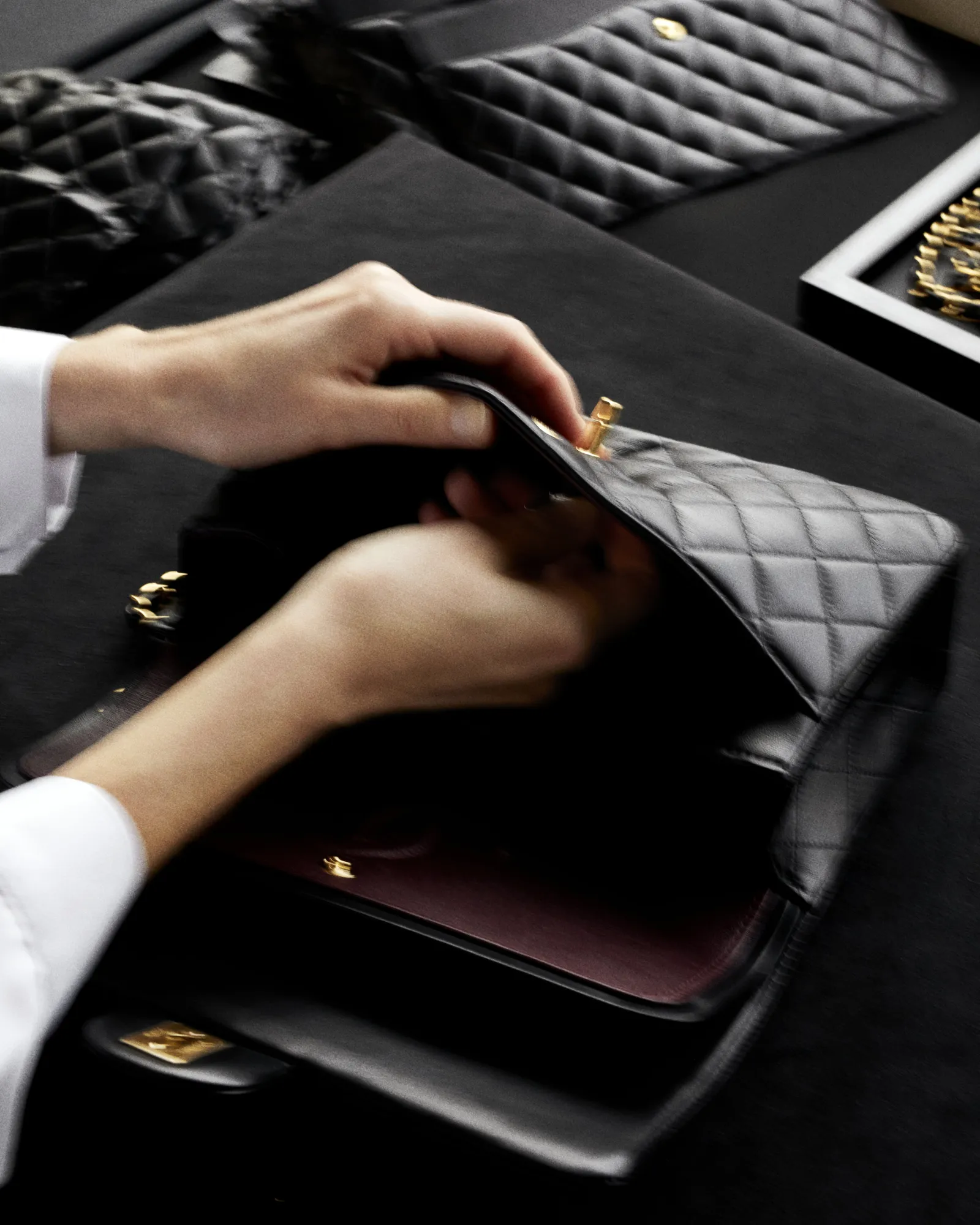 THE CHANEL ICONIC_savoir-faire pictures © CHANEL (6)_1.jpg.webp