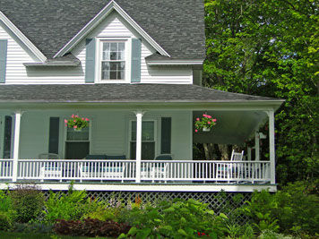 bigstock-white-new-england-house-5289353.jpeg