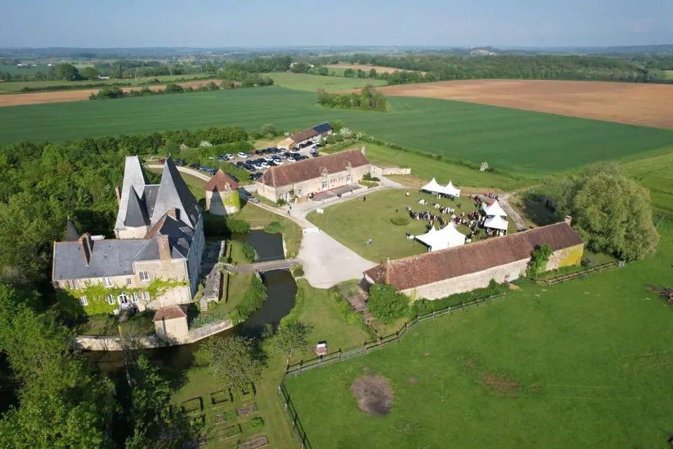 vue de drone du domaine de Villiers à Essay dans l'Orne