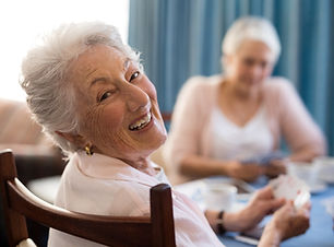 Palisade Gardens Memory Care - Women playing cards