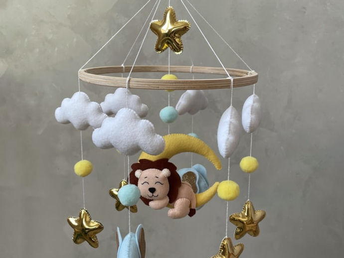 الصورة المصغرة: Lion and Moon Themed Baby Crib Mobile