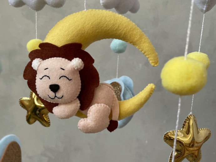 الصورة المصغرة: Lion and Moon Themed Baby Crib Mobile