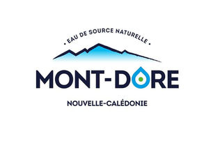 Mont Dore
Créée par Mère Nature et d’origine souterraine, l’Eau du Mont-Dore est captée à la source du Col de Plum. Protégée de toute pollution, elle ne subit ni traitement, ni adjonction et nous est restituée depuis 1979 telle que la nature nous l’a offerte. L’Eau du Mont-Dore est la plus fraîche des eaux de source disponibles en Nouvelle-Calédonie. Entre son captage et son arrivée sur la table ou dans le verre, elle ne parcourt que quelques kilomètres, ce qui rend imbattable son bilan carbone.