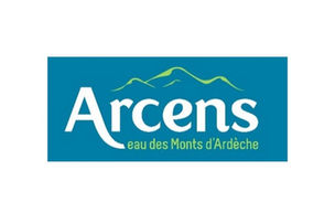 Arcens
L’eau Arcens puise sa juste minéralité dans les roches volcaniques, au cœur du parc naturel régional des Monts d'Ardèche. C’est une eau minérale finement pétillante et riche en bicarbonates, ses bienfaits sur la santé sont reconnus par l’Académie de Médecine. Arcens existe aussi en eaux aromatisées. Sans sucre, sans édulcorants, et sans colorants, ces eaux aromatisées contiennent 0% de calories.