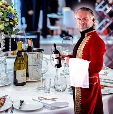 De gastronomische gerechten worden gepresenteerd als onderdeel van de theatrale ervaring