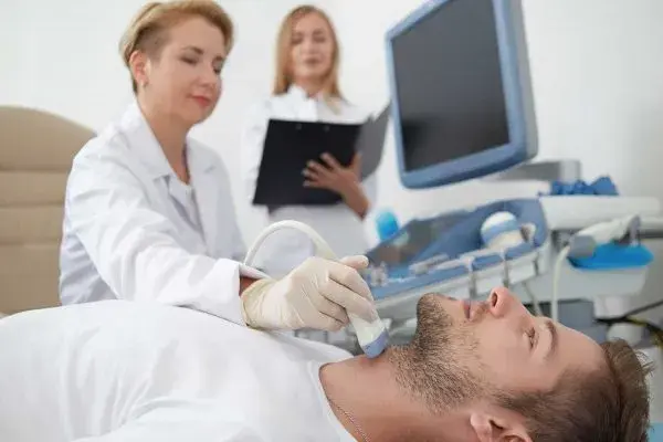 doctor-doing-ultrasound-diagnostics-BHSBMN9-lowres-e1632245169789.webp