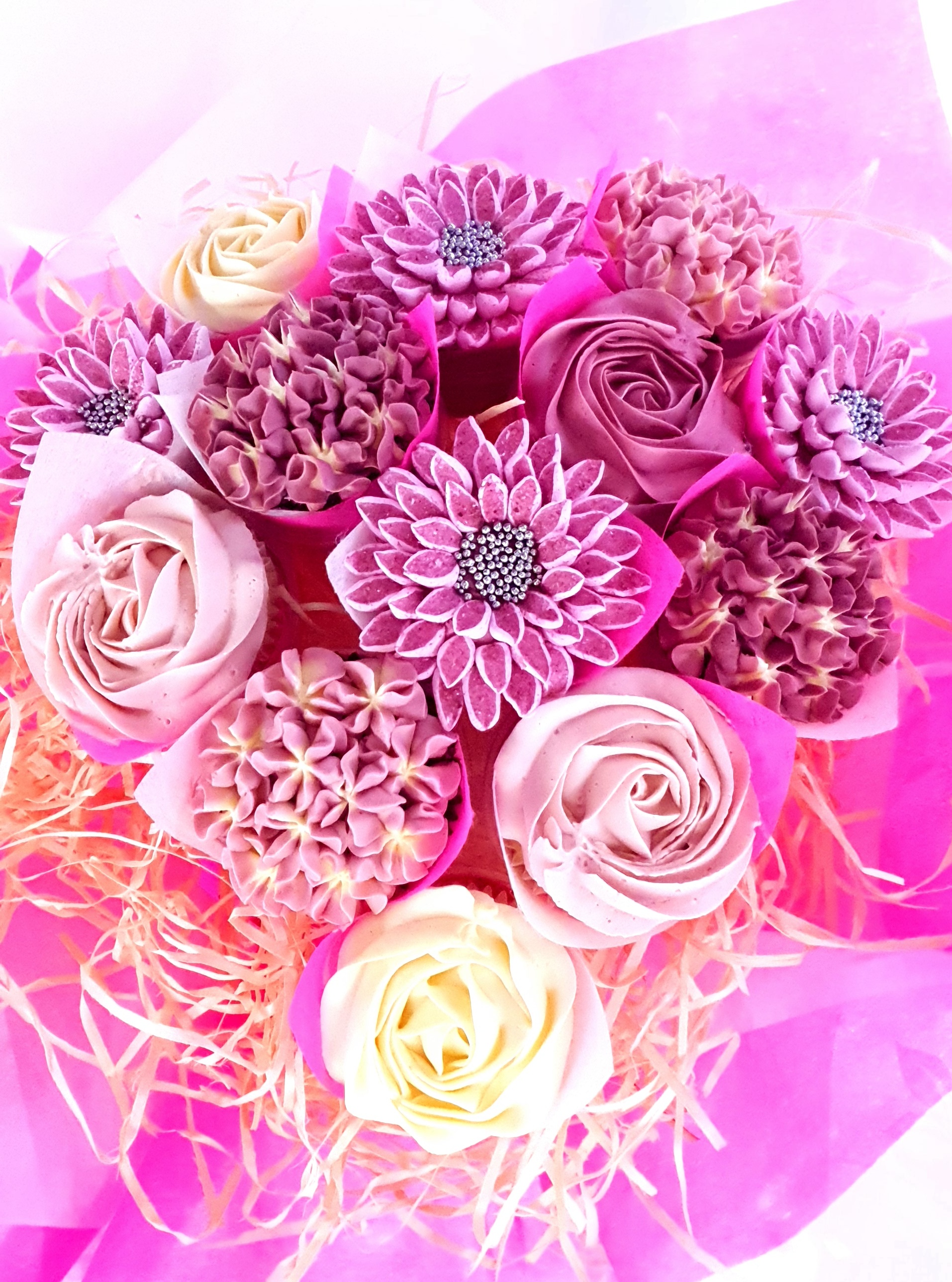 Mixed Blooms Teardrop- 13 Cupcakes