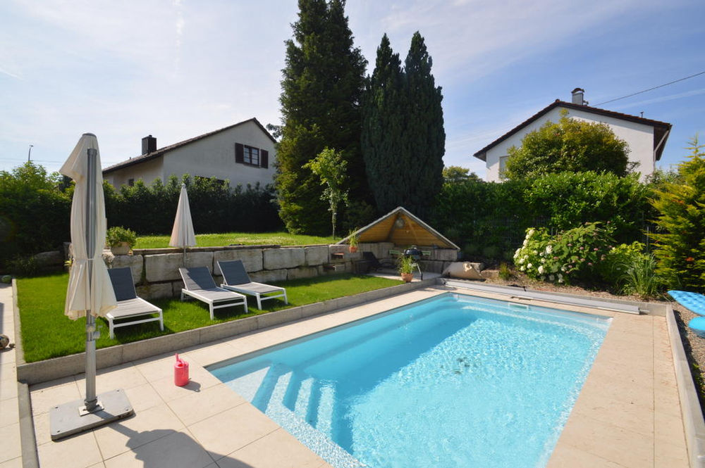 Modernes Einfamilienhaus mit großem Garten und Pool in Flein zu