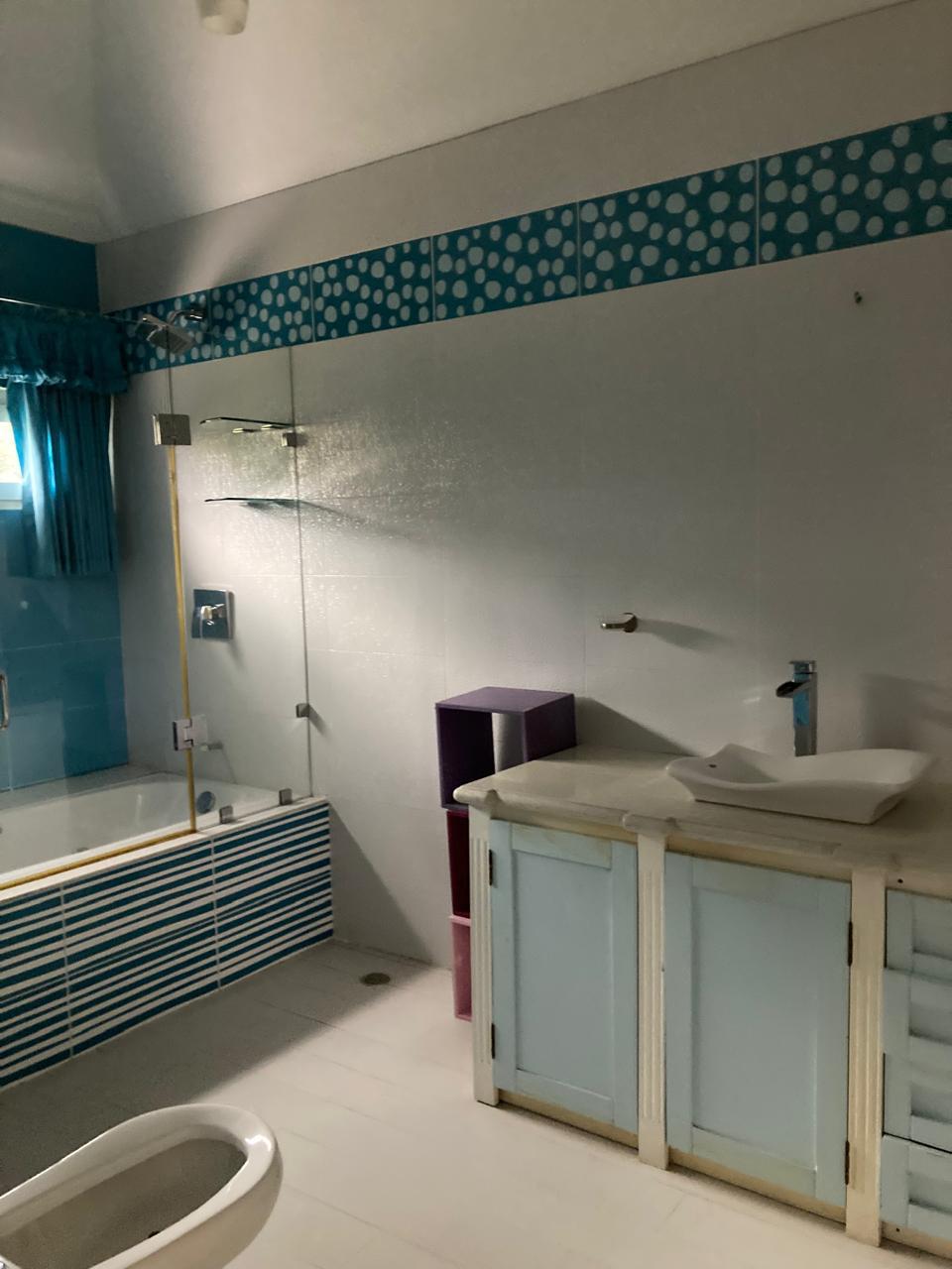 🏡 Residencia Exclusiva en Venta en Carretera a Fraijanes