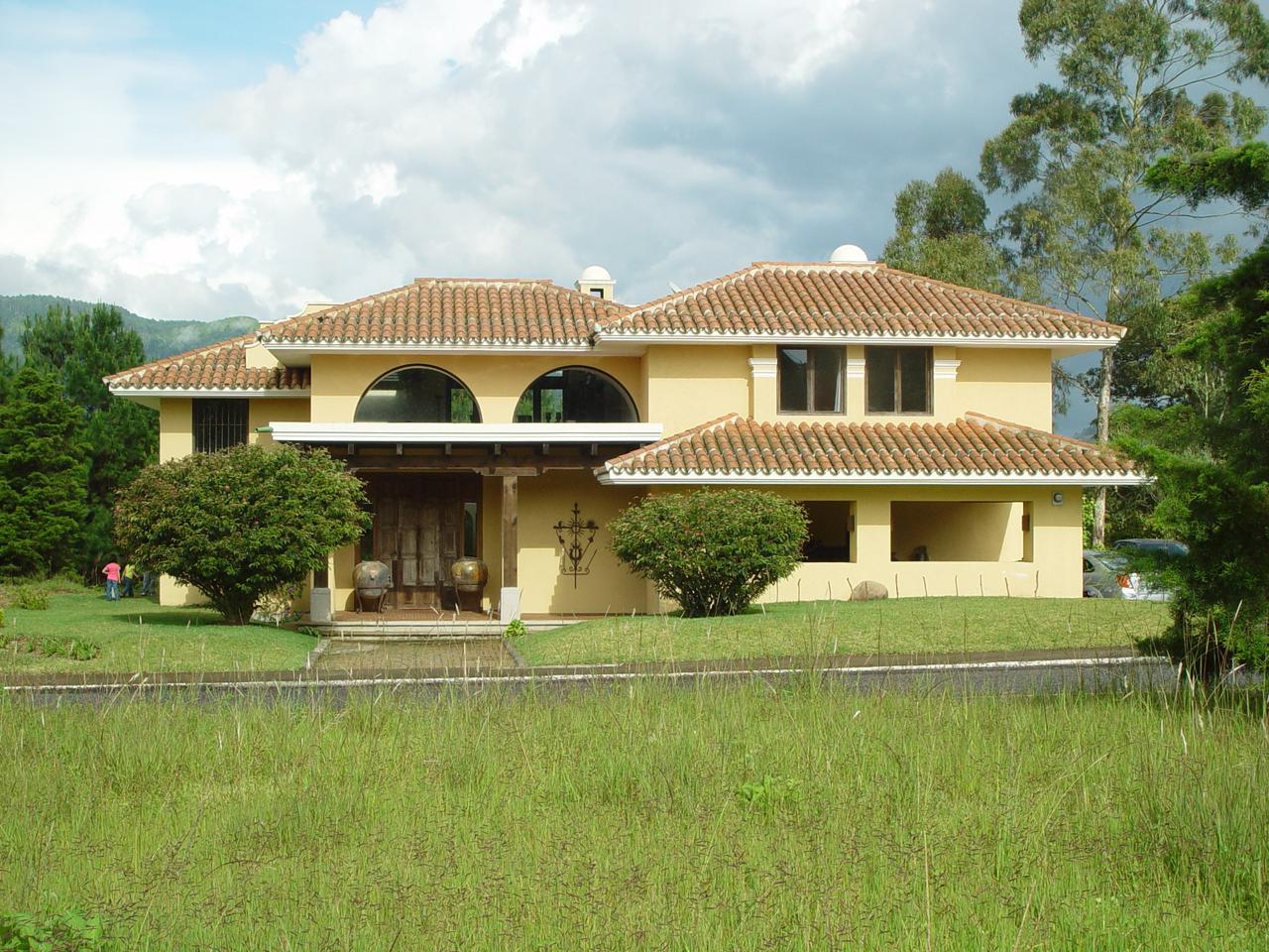 Hacienda Nueva Country Club, Carretera a San José Pinula