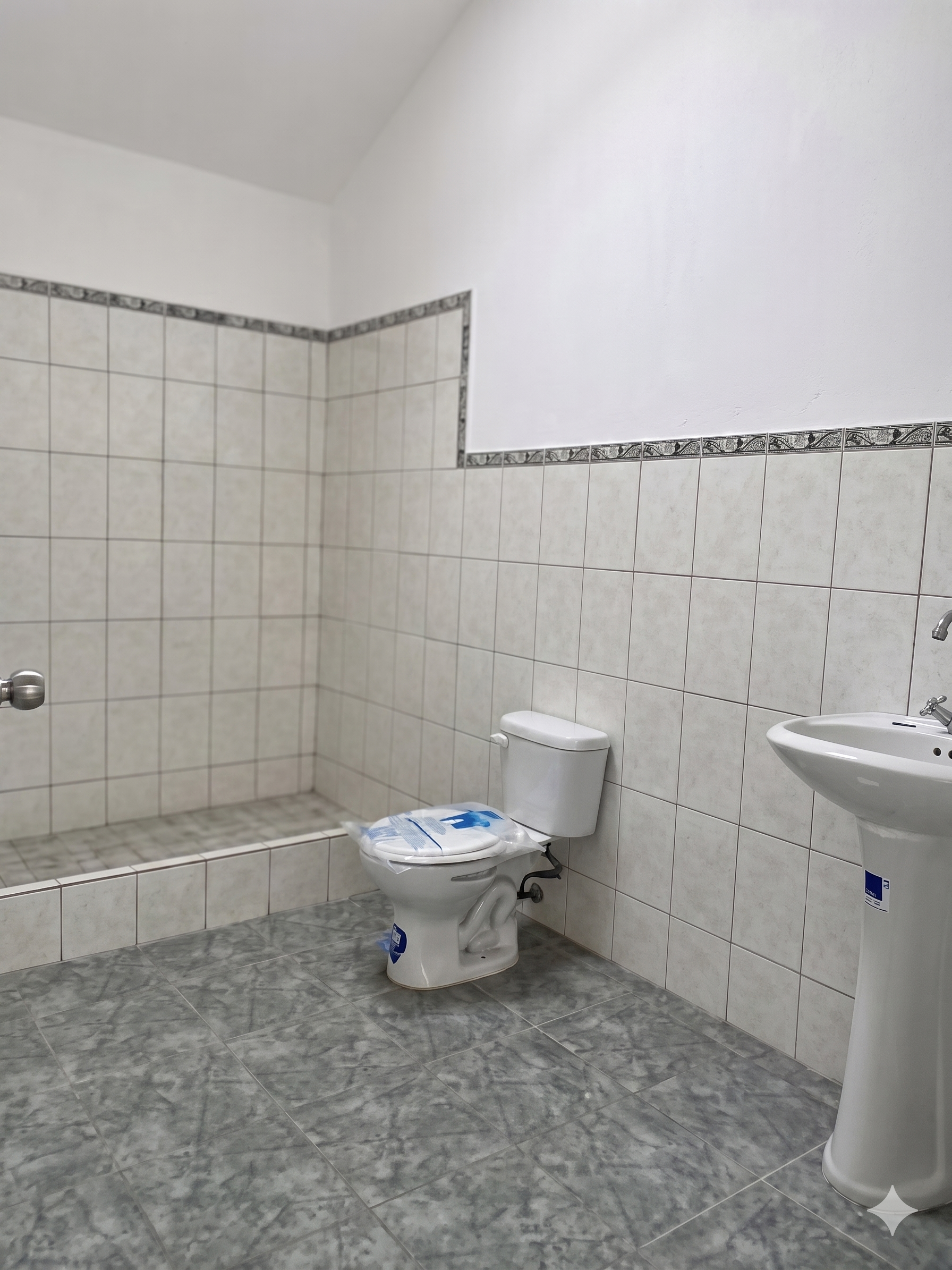 Residencia Exclusiva con Amplio Terreno en San Rafael II, Carretera a El Salvador