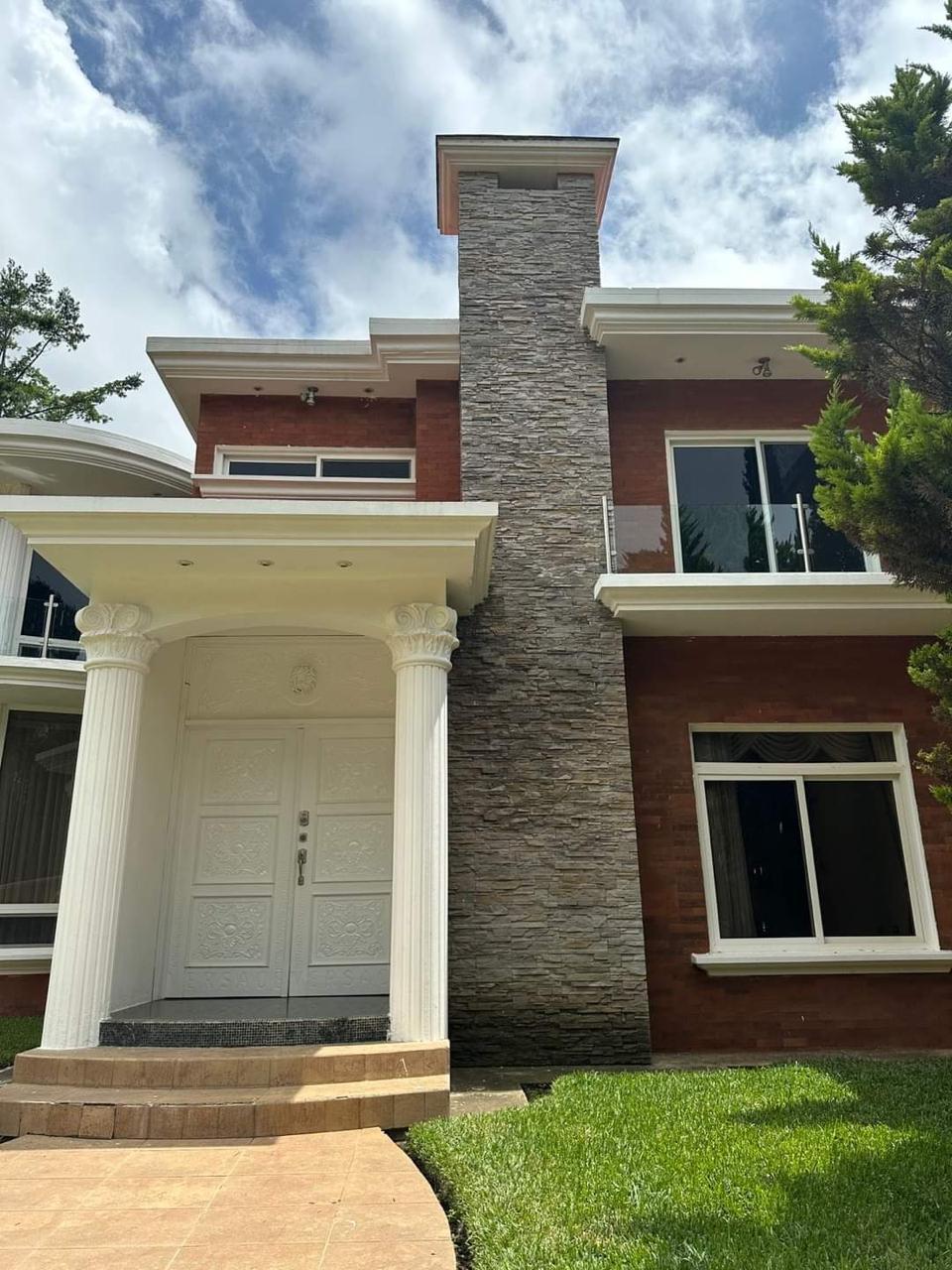 🏡 Residencia Exclusiva en Venta en Carretera a Fraijanes