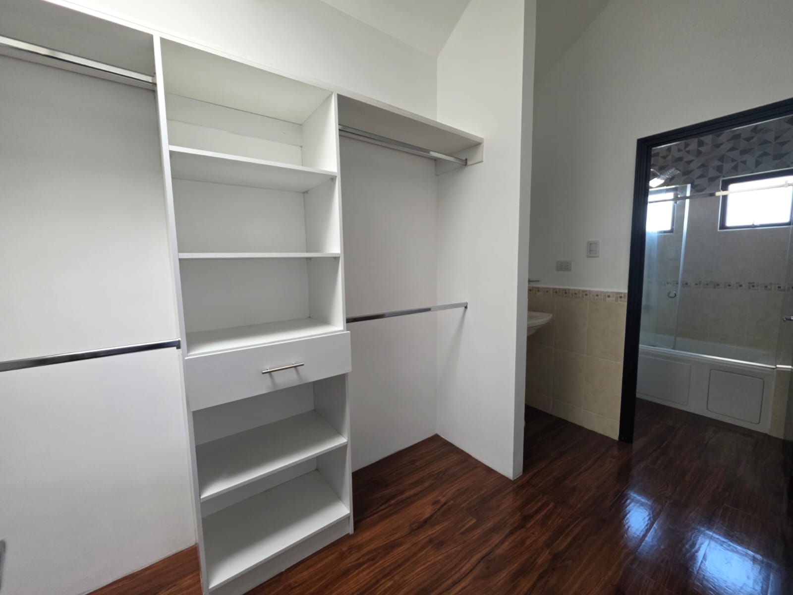 🏡 Casa en Venta en Zona 16 — Vistas de San Isidro II