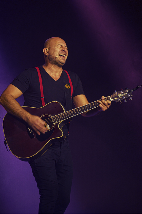 Le comédien Pat Borg de la troupe toulousain en plein spectacle au Studio 55.