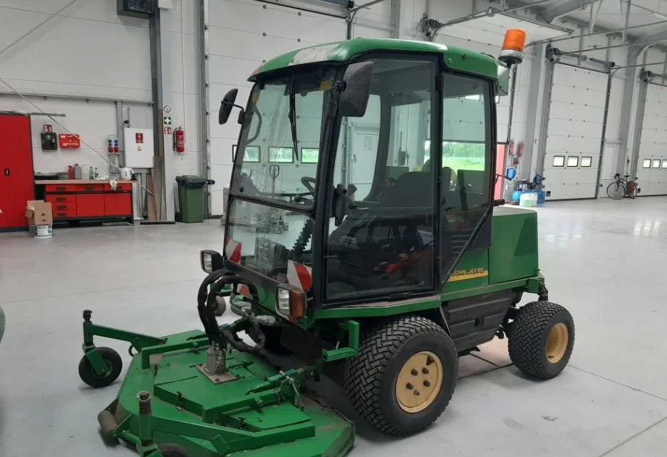 John Deere 1515