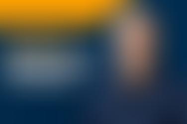 Erfahrener Mitarbeiter von Hüfner Isolierungen erhält das Zertifikat zur Brandschutzfachkraft nach erfolgreicher Weiterbildung.