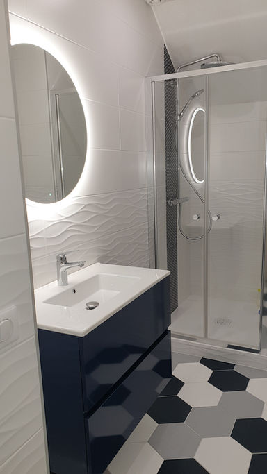 Pose d'un meuble vasque par Alain Compain