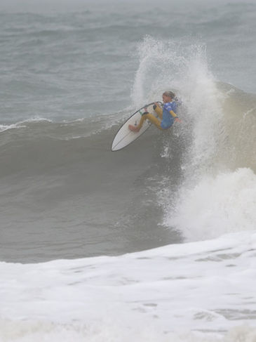 Vini Palma e Eduarda Stefani vencem e dominam as ondas da Praia da Baleia