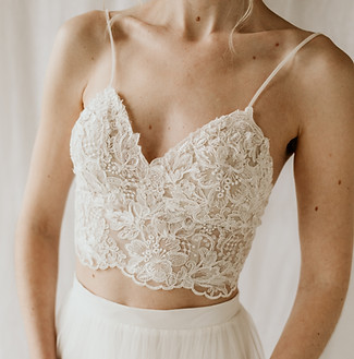 Detailaufnahme von Brautkleid-Oberteil und Rock – About The Bride Raesfeld