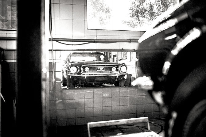 EDT-mustang-garage-mirror-black-car