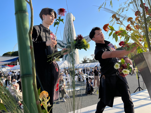 いけばな新スタイルプロジェクト 万博記念公園でパフォーマンスといけばな体験をしました