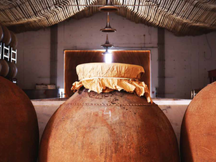 O vinho português que foi enterrado devido às invasões e que ganhou um gosto único