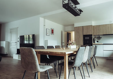 Modern kitchen and dining area at Arrivée, showcasing sleek design and inviting atmosphere for culinary experiences. With eye for detail you can see sports-inpired decorations to make your sportive get-away complete.