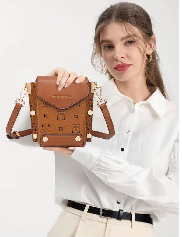 Thumbnail: Spring 2019 Crocodile Pattern Crossbody Bag for Women