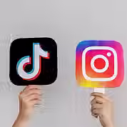 girls-teen-hands-hold-tiktok-instagram-logos-gray-background-concept-teenagers_289812-1590