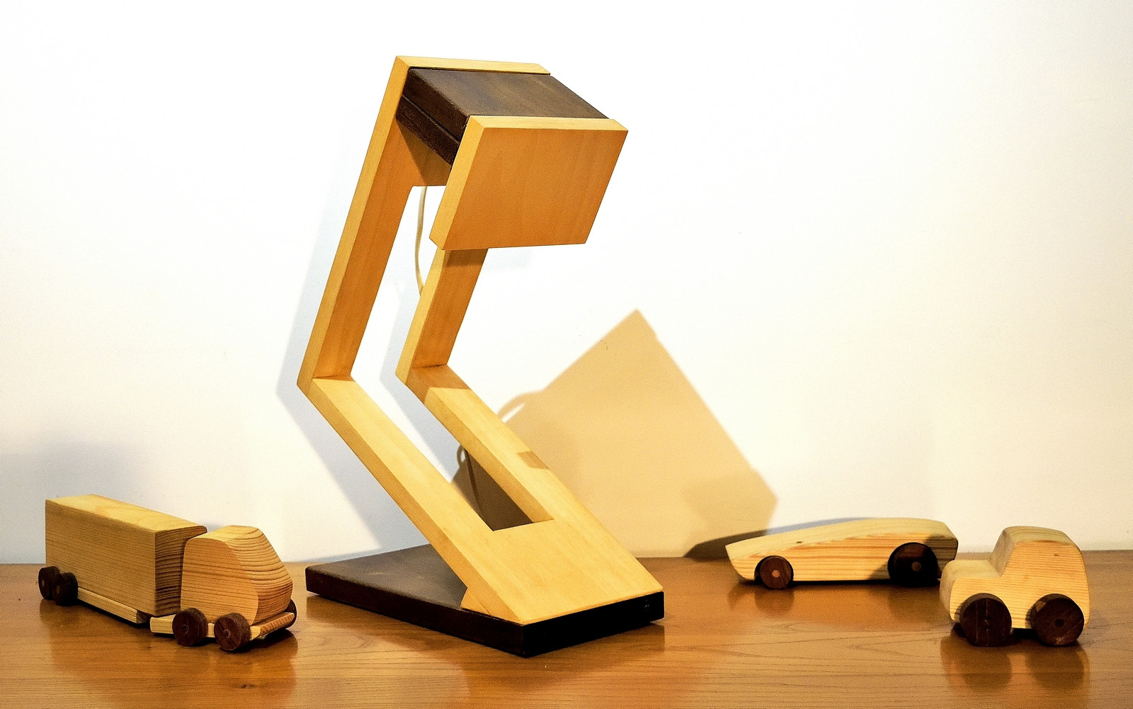 Munilo: lampe de table ou de bureau, en bois