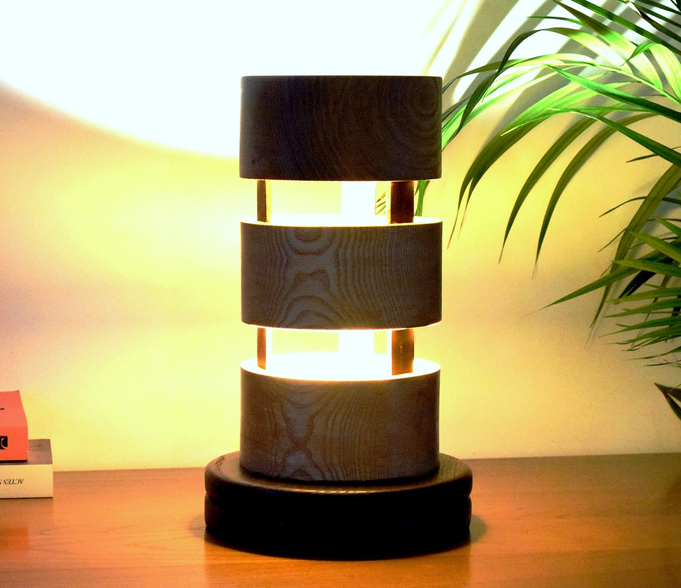 Quelito: lampe en bois massif