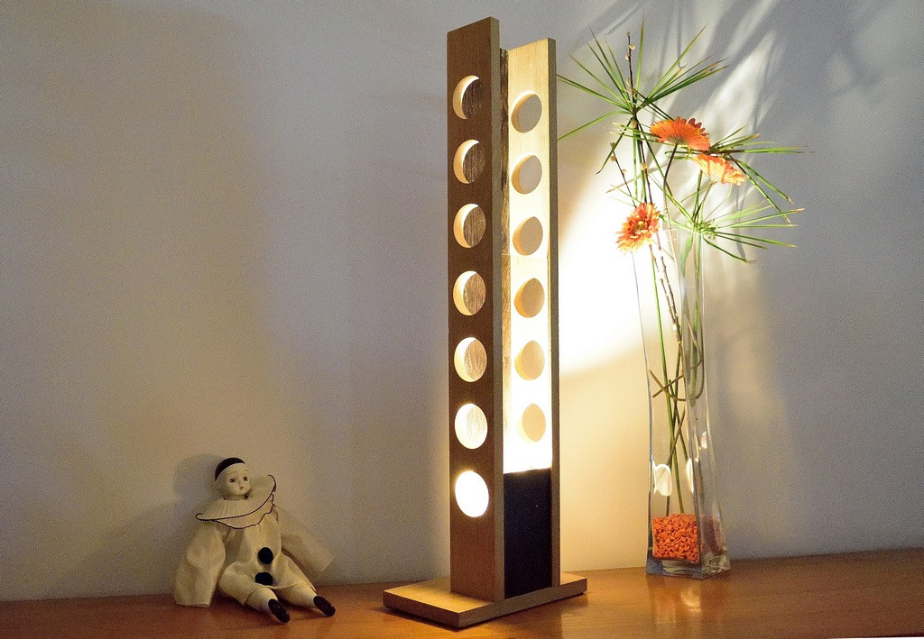 Hocora: lampe en Chêne et Wengé massif